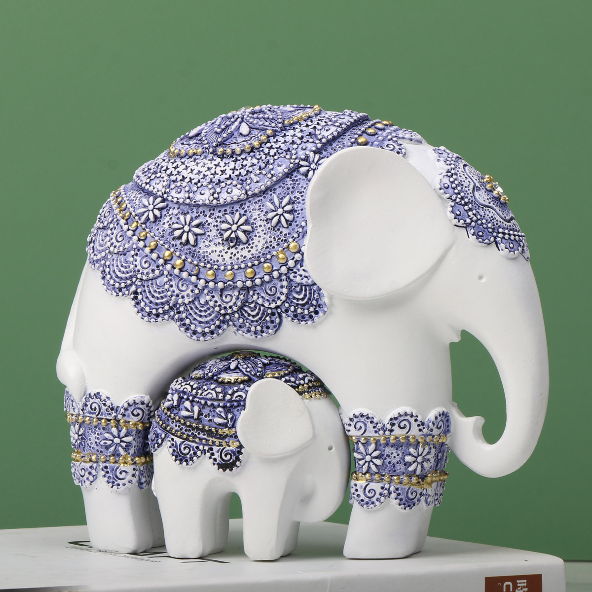 รูปปั้นช้างลำต้นสีฟ้าและสีขาว- - Home Decor Deals บทวิจารณ์และราคา
